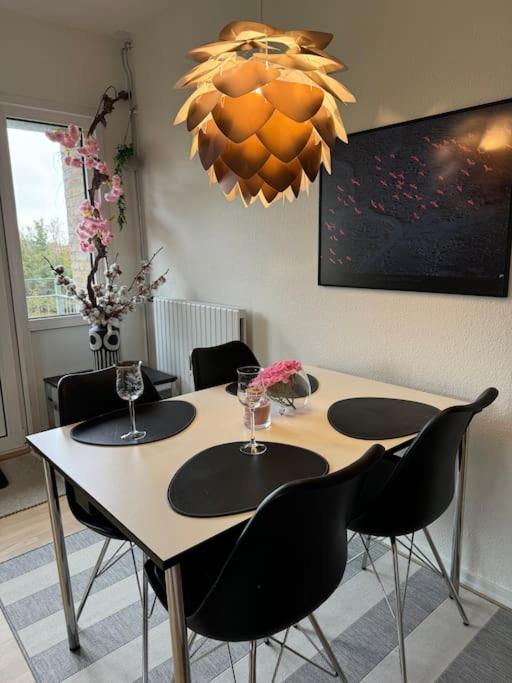 Stor Og Lys Lejlighed I Hjertet Af Holstebro Luaran gambar