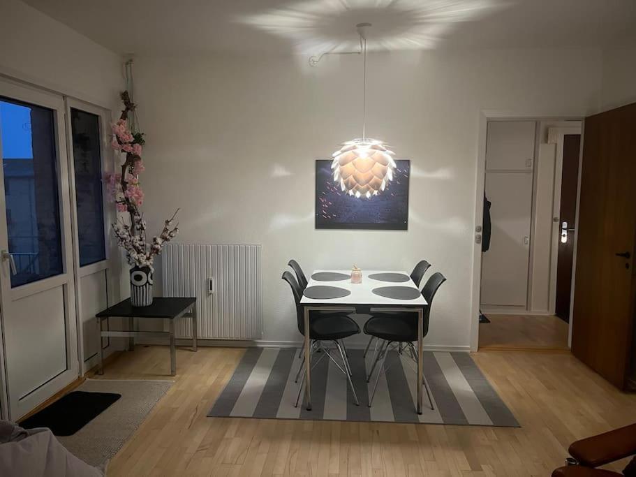 Stor Og Lys Lejlighed I Hjertet Af Holstebro Luaran gambar