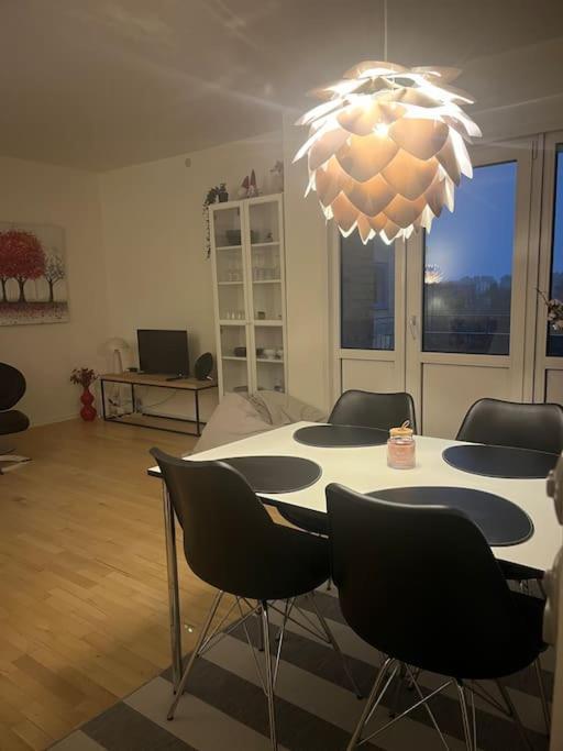Stor Og Lys Lejlighed I Hjertet Af Holstebro Luaran gambar