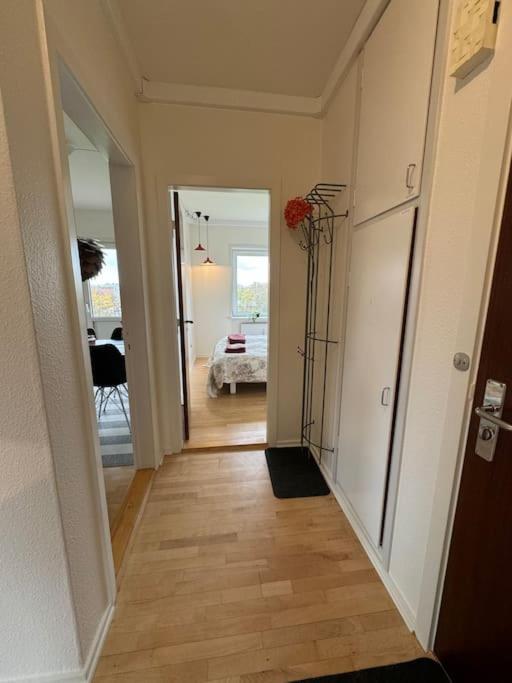 Stor Og Lys Lejlighed I Hjertet Af Holstebro Luaran gambar