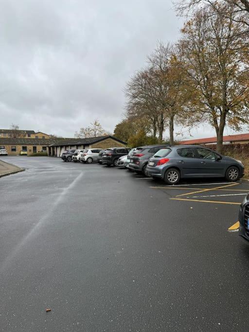 Stor Og Lys Lejlighed I Hjertet Af Holstebro Luaran gambar
